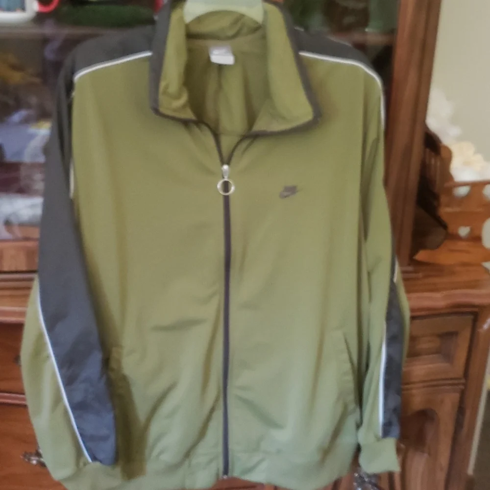 Nike Green and Gray Lightweight Jacket - Picture 1 of 4